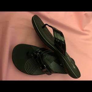 ***MOVING SALE, MAKE OFFER***Flip flops